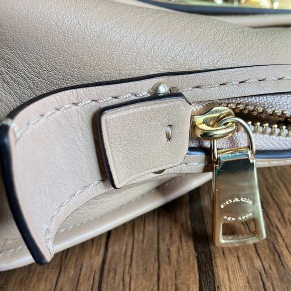 Coach Dreamer - Picture 15 of 17